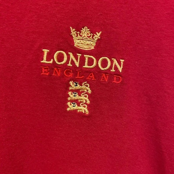 VACATION T Shirt Adults X Large XL Gildan Maroon London, England Crown Graphic - Picture 4 of 7